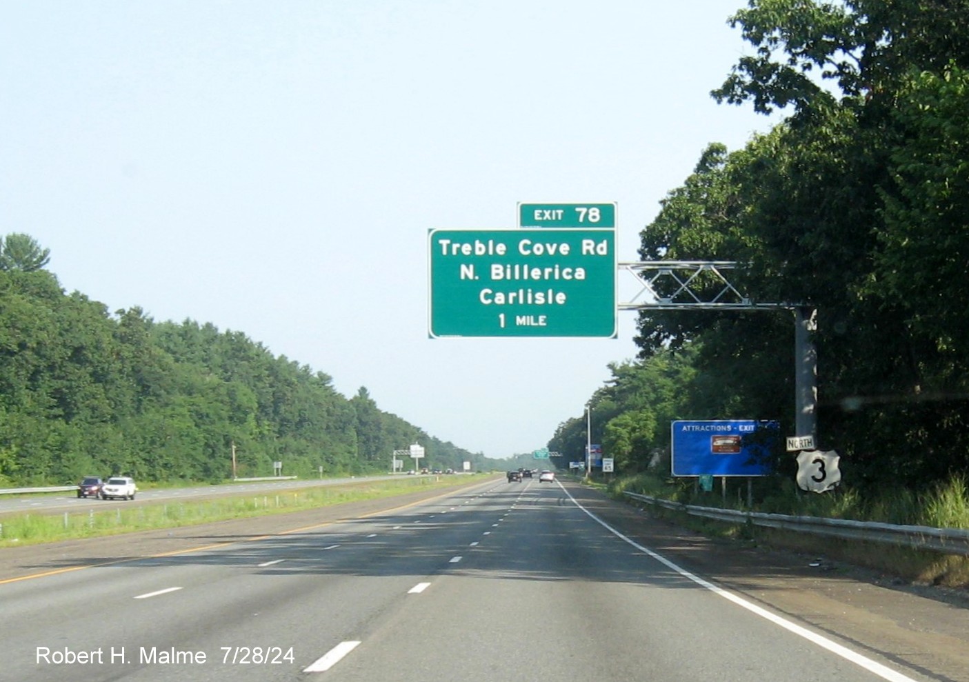 Image of recently placed 1 mile advance overhead sign for Treble Cove Road exit on US 3 North in Billerica, July 2024