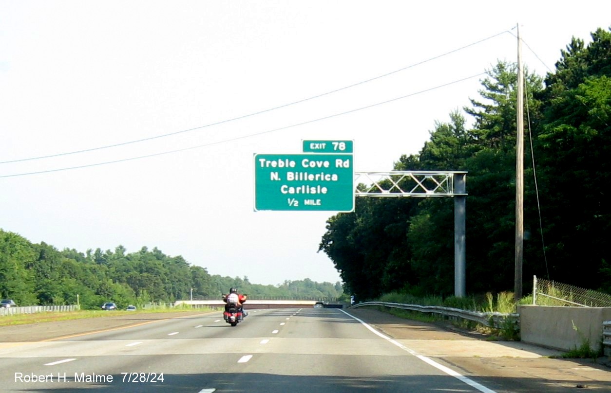 Image of recently placed 1/2 mile advance overhead sign for Treble Cove Road exit on US 3 North in Billerica, July 2024