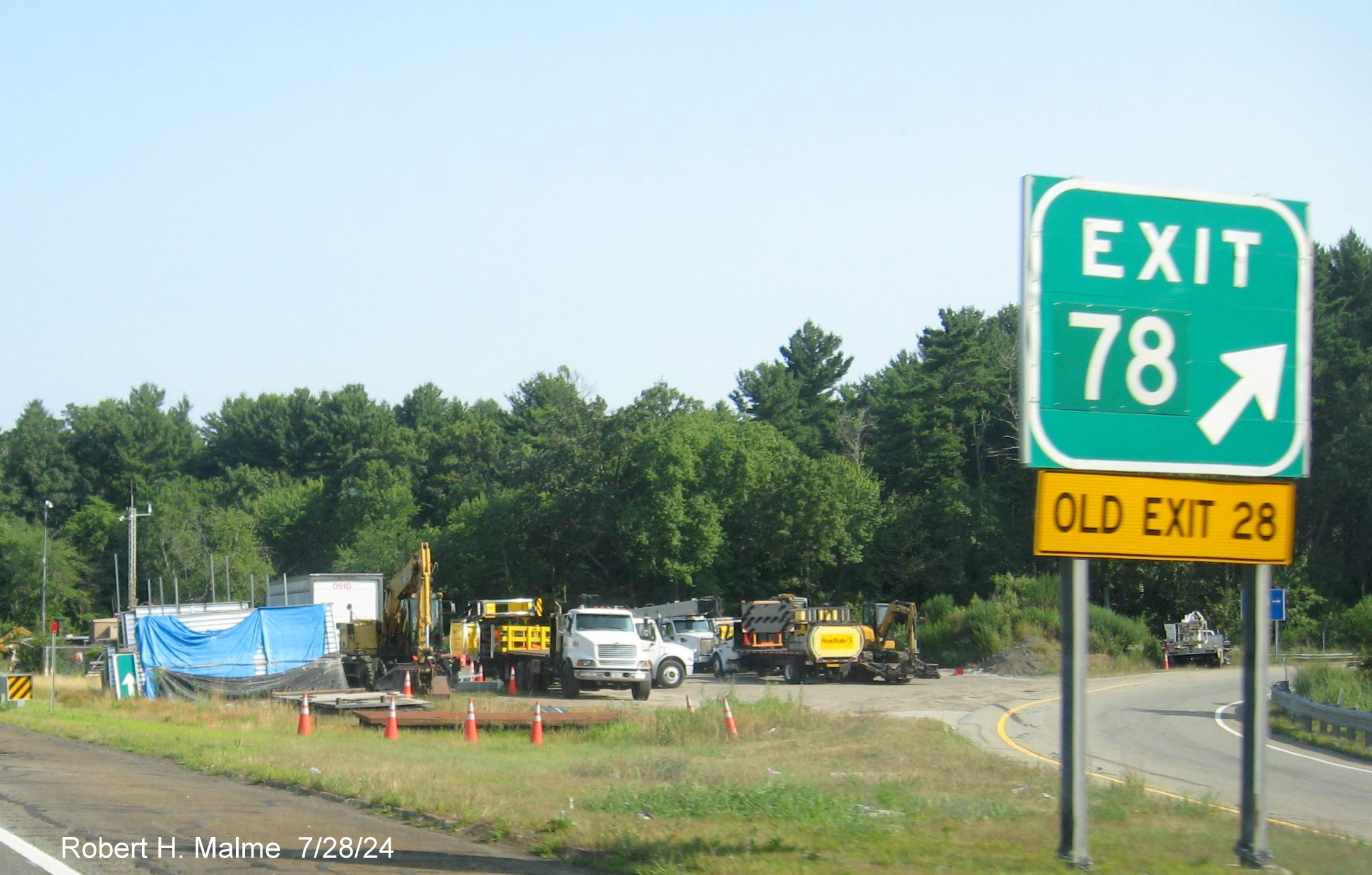 Image of old gore sign for Treble Cove Road exit on US 3 North in Billerica, July 2024