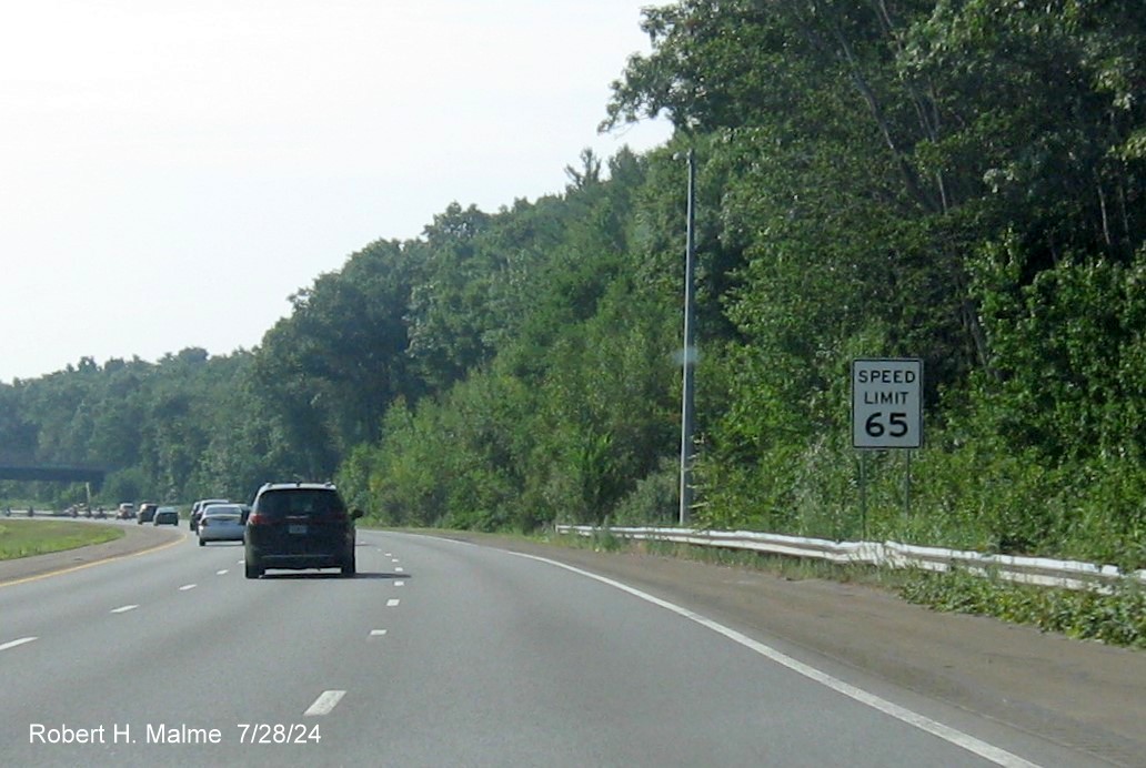 Image of new Speed Limit 65 sign at start of US 3 North/Northwest Expressway in Burlington, July 2024