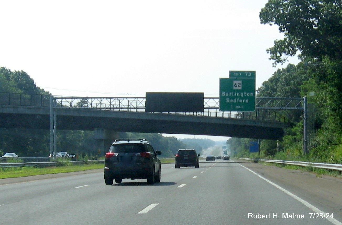 Image of recently placed 1 mile advance overhead sign for MA 62 exit on US 3 South in Burlington, July 2024