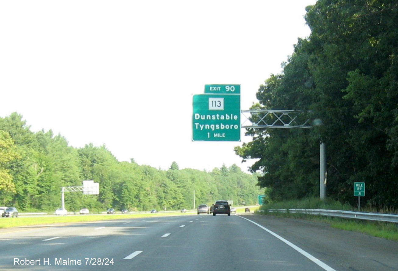 Image of recently placed 1 Mile advance overhead sign for MA 113 exit on US 3 North in Tyngsboro, July 2024