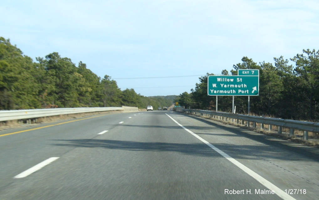 Image of new off-ramp sign for Willow Street exit on US 6 East in Yarmouth