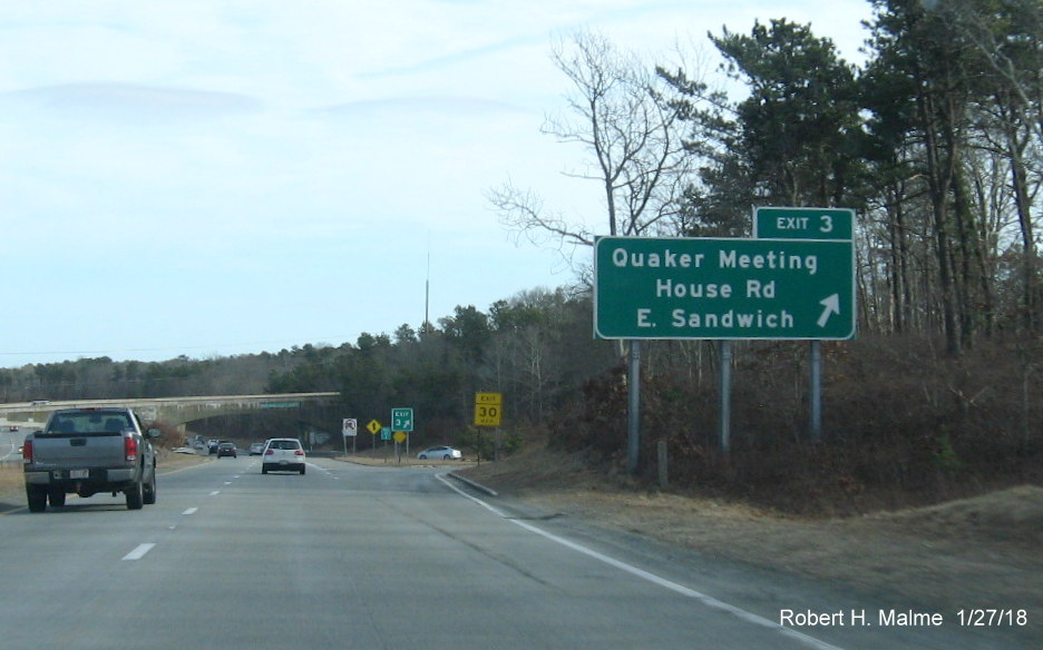 Image of new off-ramp sign for Quaker Meeting House Rd exit on US 6 East in Sandwich