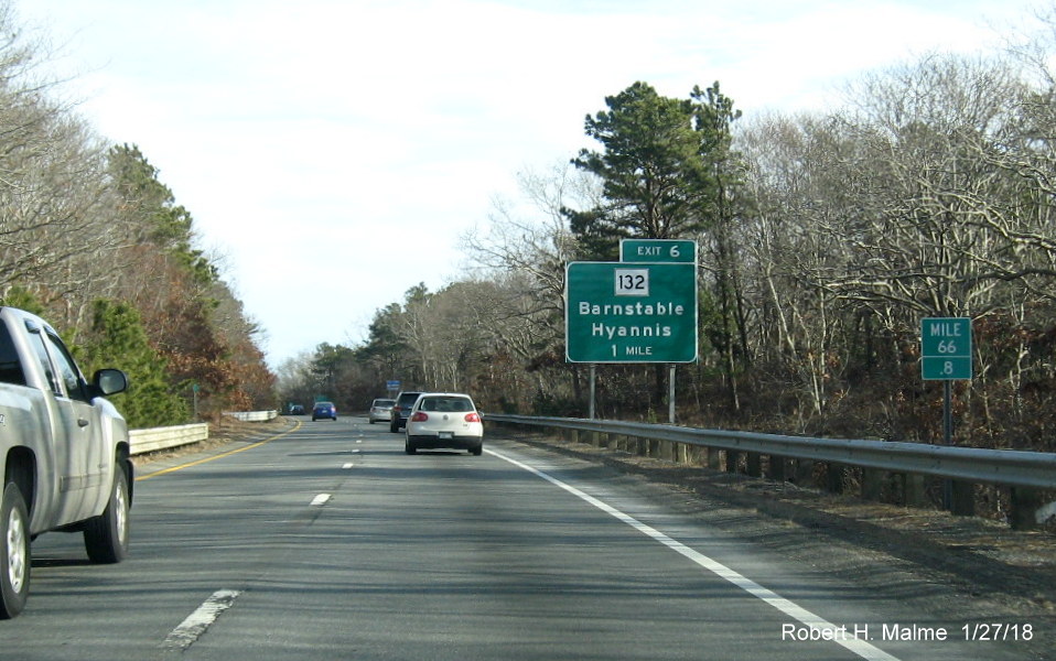 Image of new 1-Mile advance sign for MA 132 exit on US 6 East in Barnstable