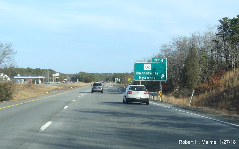 Image of new off-ramp sign for MA 132 exit on US 6 East in Barnstable