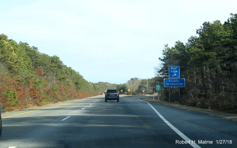 Image of new Rest Area off-ramp signage after Exit 6 on US 6 East 