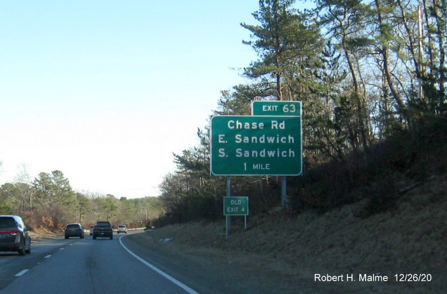 Image of 1-mile advance sign for Chase Road exit with new milepost based exit number and green old exit sign on separate supports in front on US 6 East in Sandwich, December 2020