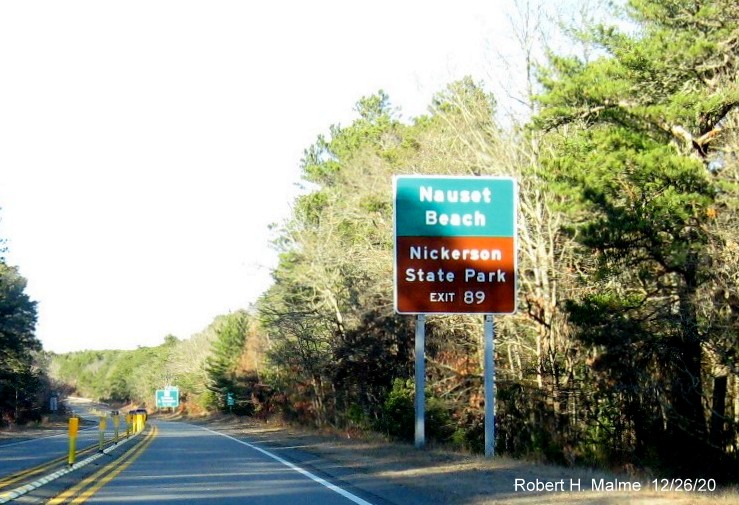 An auxiliary sign for the MA 6A exit with new milepost based exit number on US 6 East in Orleans, December 2020