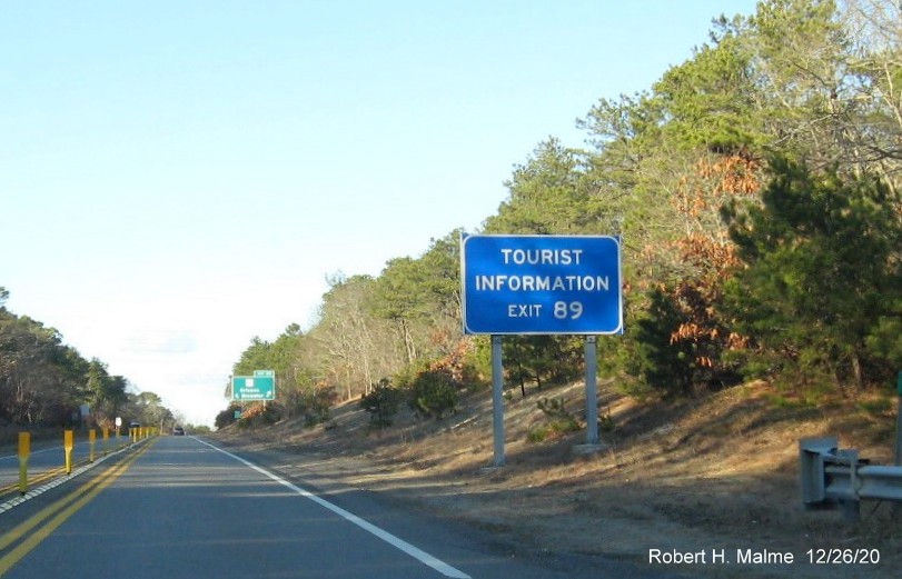 A tourist services sign for the MA 6A exit with new milepost based exit number on US 6 East in Orleans, December 2020