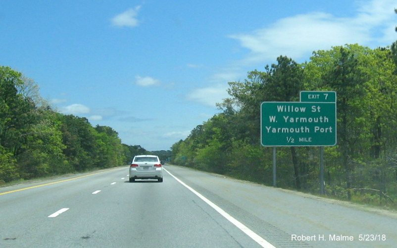 Image of recently placed 1/2 mile advance sign for Willow St exit on US 6 East in Yarmouth