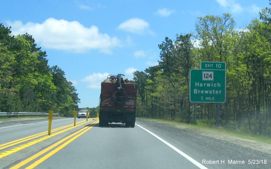 Image of recently placed 1 mile advance sign put up since January in Harwich for MA 124 exit 
                                                   on US 6 East in Harwich