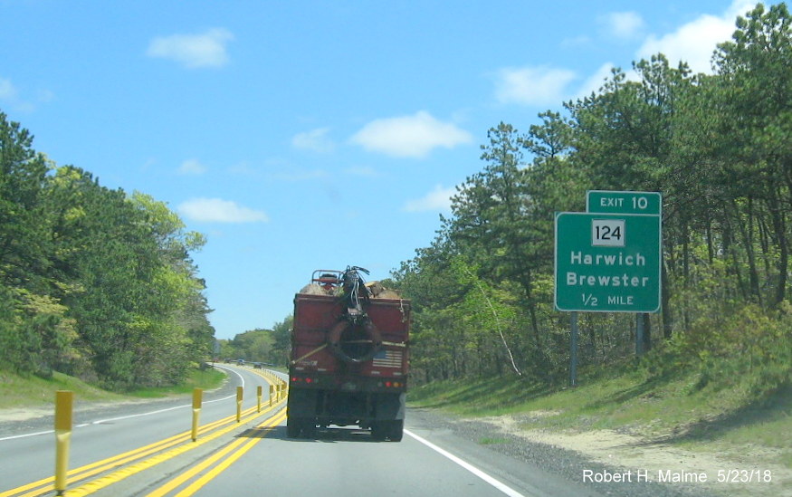 Image of the 1/2 mile advance sign put up for MA 124 exit since Jan. 2018 on US 6 East in Harwich