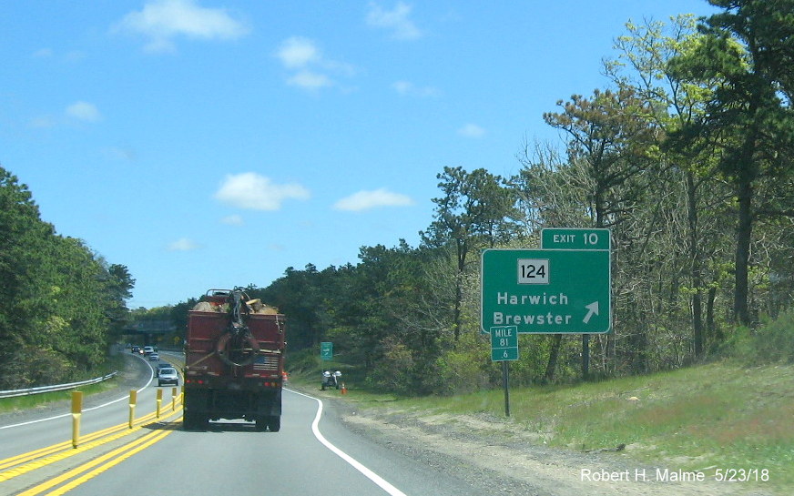 Image of newly placed since Jan. 2018 off-ramp sign for MA 124 exit on US 6 East in Harwich