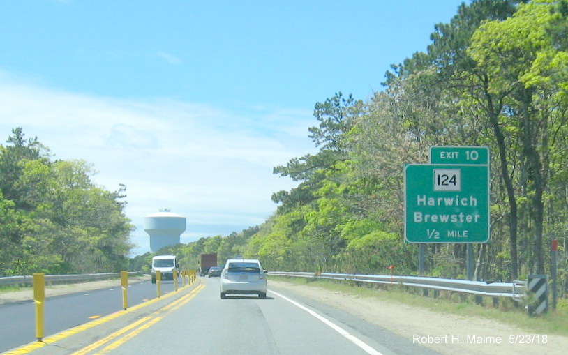 Image of recently placed 1/2 mile advance sign put up since Jan. 2018 for MA 124 exit on US 6 West in Harwich