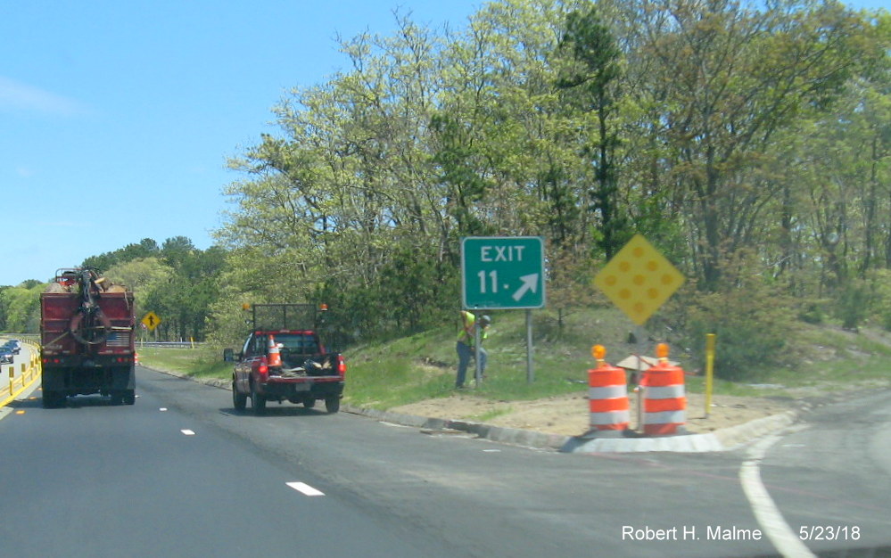 Image of possible newly placed gore sign at MA 137 exit on US 6 East in Brewster