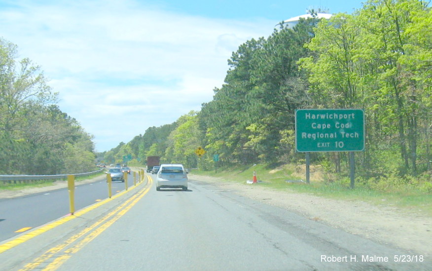Image of recently placed auxiliary sign for MA 124 exit on US 6 West in Harwich