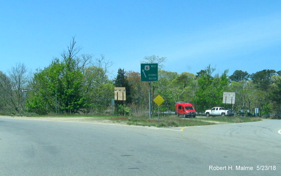 Image of US 6 guide/paddle sign heading westbound at beginning o Mid-Cape Highway in Orleans