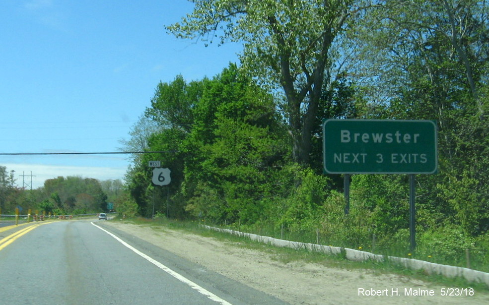 Image of auxiliary sign for MA 6A exit and West US 6 reassurance marker at beginning of Super-2 freeway in Orleans