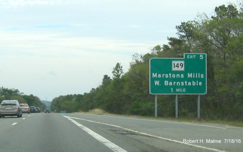 Image of 1-mile advance signs for MA 149 exit on US 6 East in Barnstable