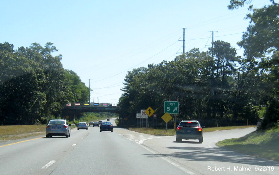 Image of recently placed gore sign at exit ramp to MA 149 on US 6 East in Barnstable in Sept. 2019