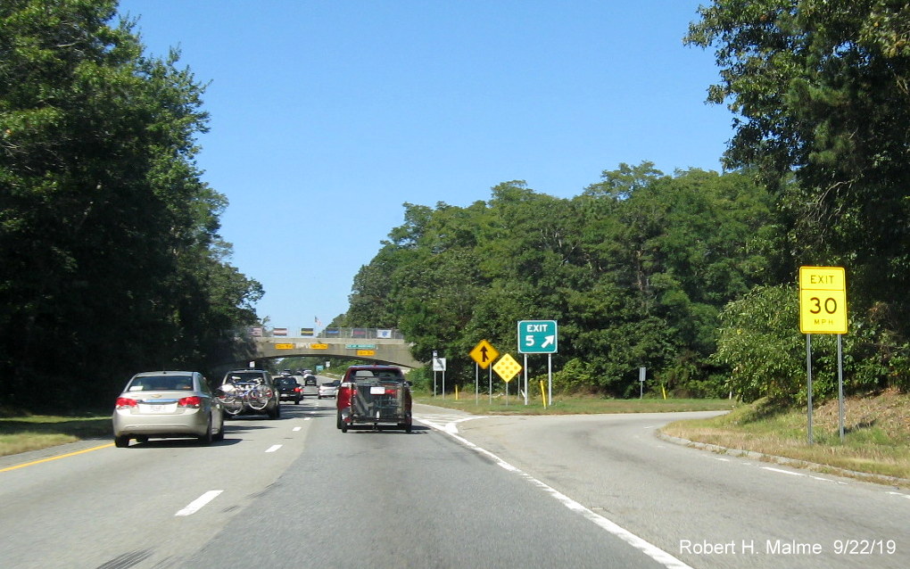 Image of recently placed gore sign at MA 149 exit off-ramp on US 6 West in Barnstable in Sept. 2018
