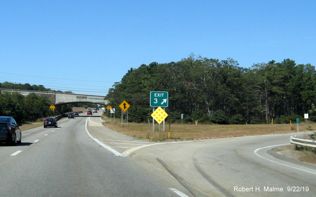 Image of recently placed gore sign for Quaker Meeting House Road exit ramp on US 6 West in Sandwich