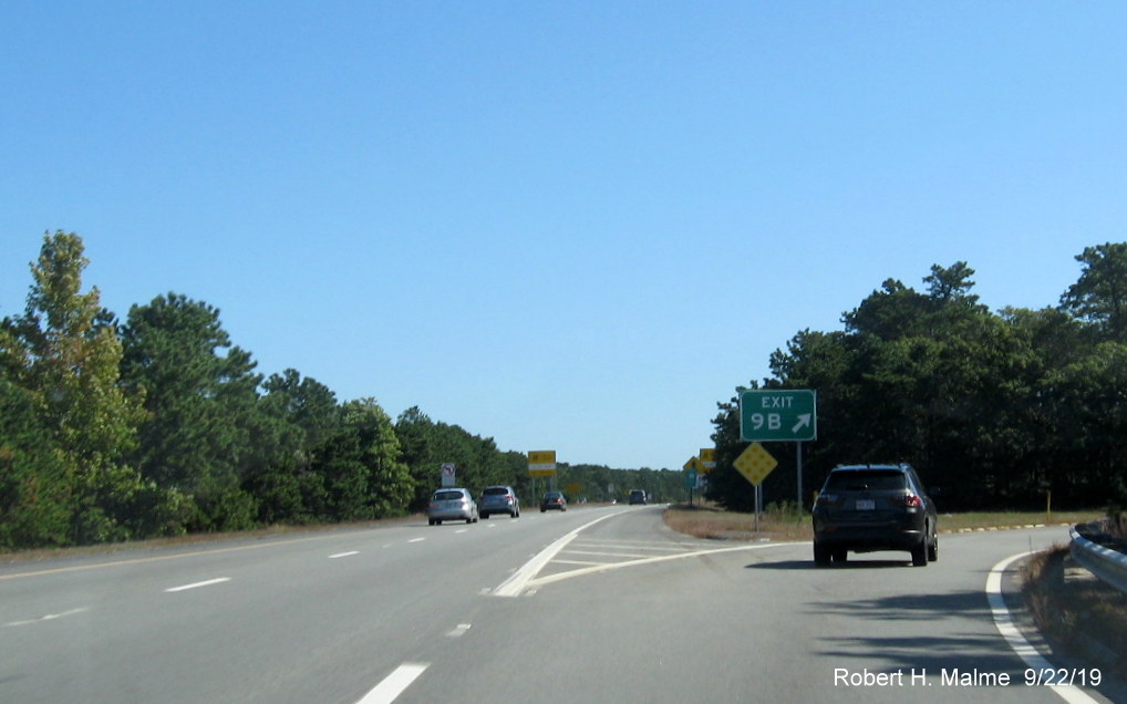 Image of recently placed gore sign for MA 134 North exit ramp on US 6 East in Dennis in Sept. 2019