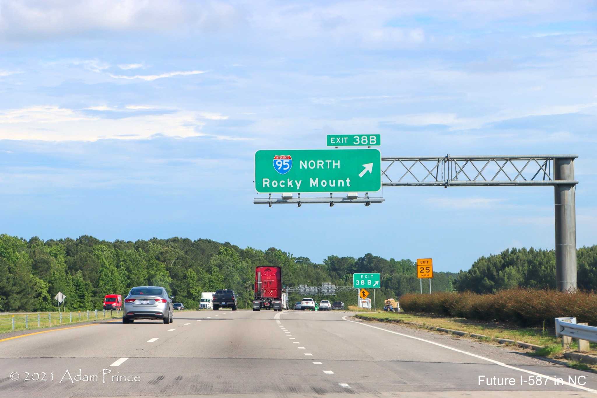 Overhead ramp sign for I-95 North exit on US 264 East (Future I-587 South) in Wilson, photo by Adam Prince, June 2021
