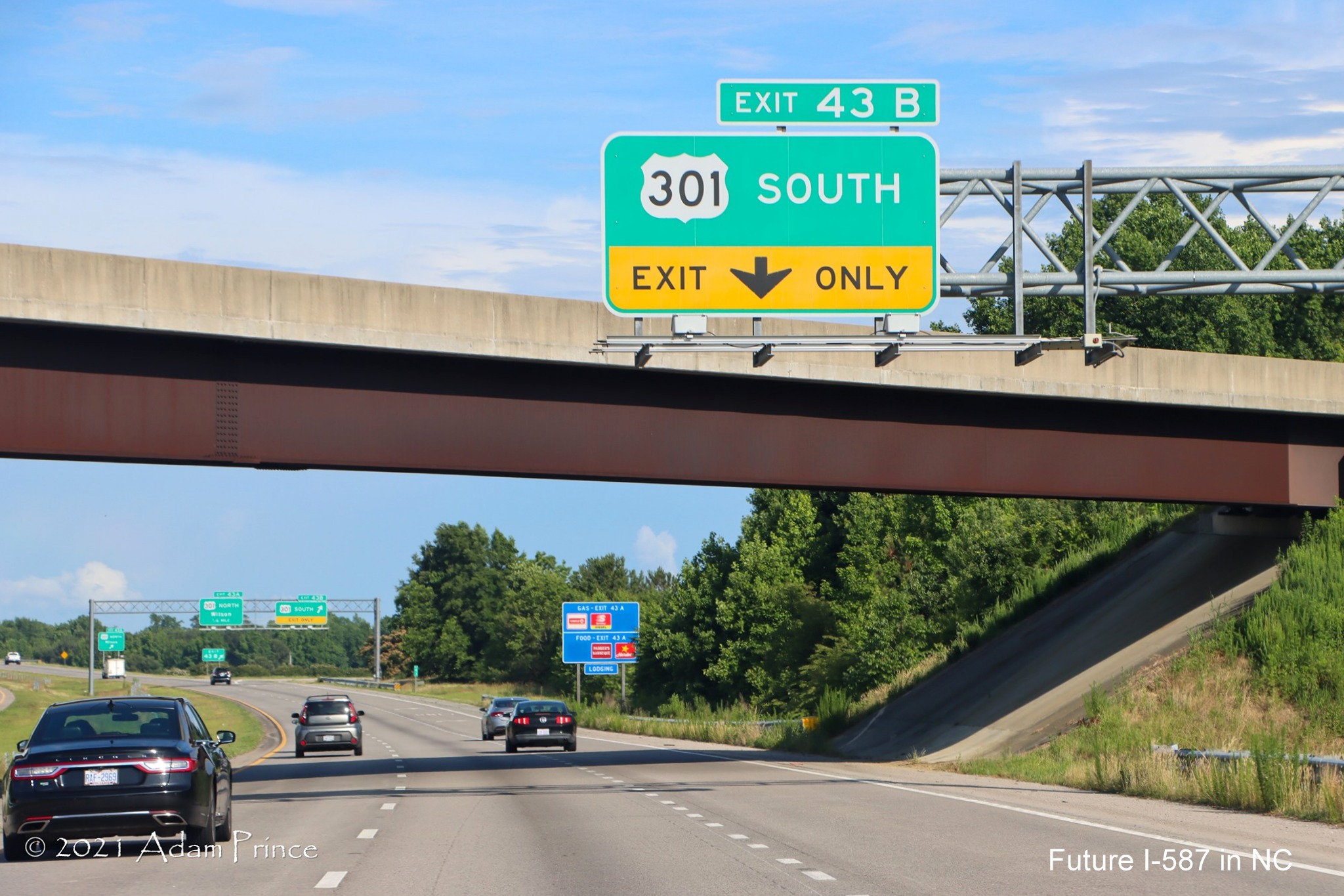 Overhead 1/4 mile advance signage for US 301 South exit US 264 West (Future I-587 North) in Wilson, photo by Adam Prince, June 2021