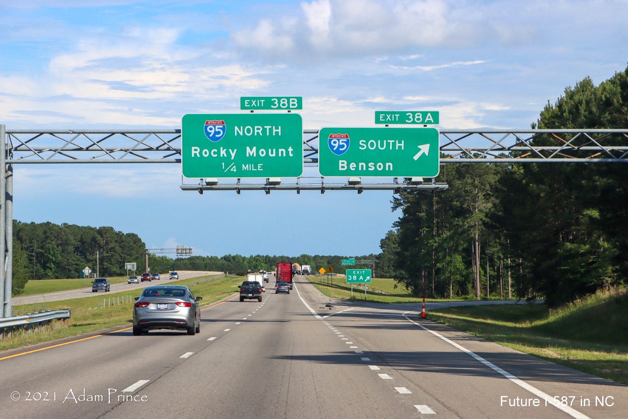 Overhead signage at ramp for I-95 South exit on US 264 East (Future I-587 South) in Wilson, photo by Adam Prince, June 2021