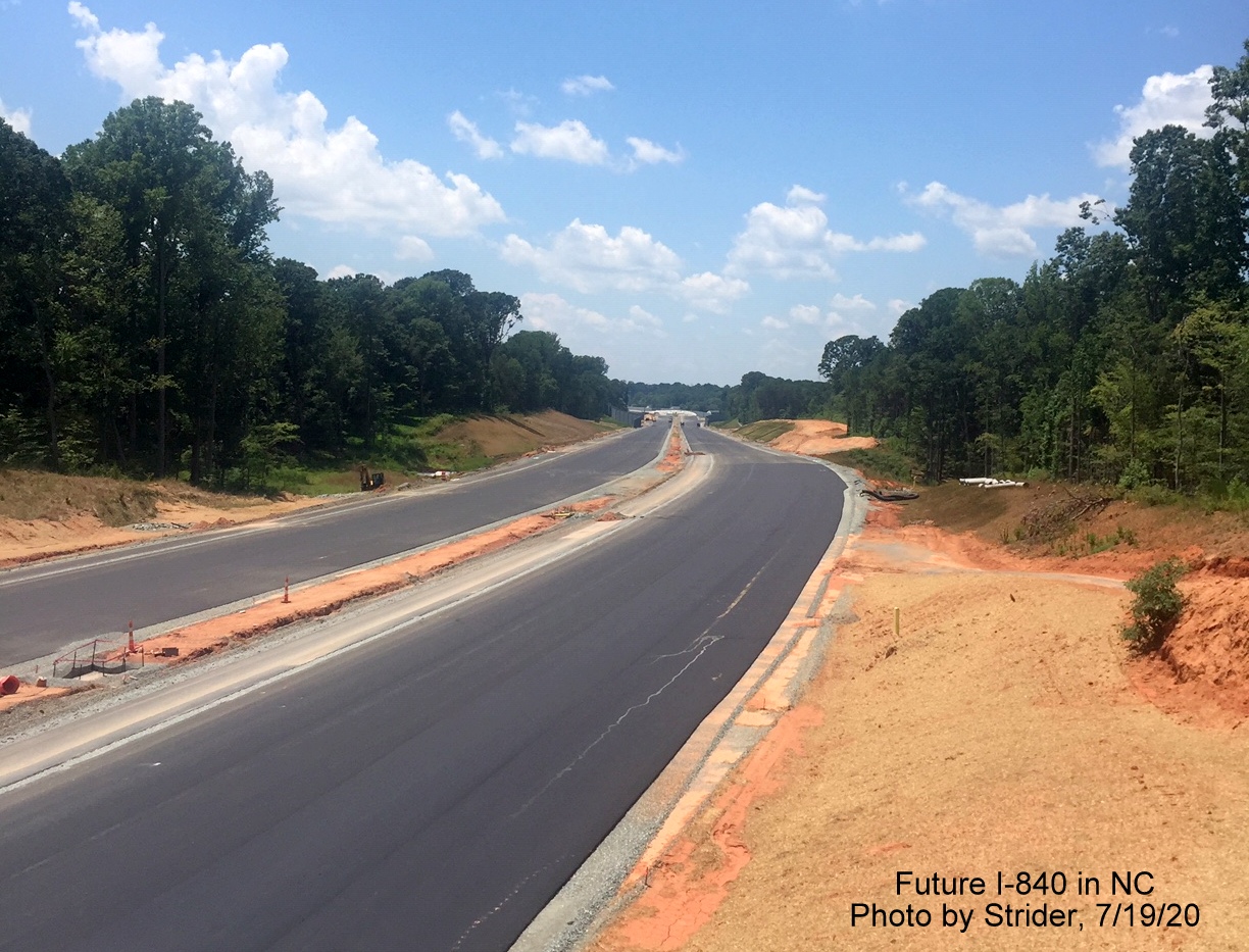 Image of recently paved lanes of Future I-840 Greensboro Urban Loop looking west toward Lawndale Drive from Lake Jeanette Rd. bridge, by Strider July 2020