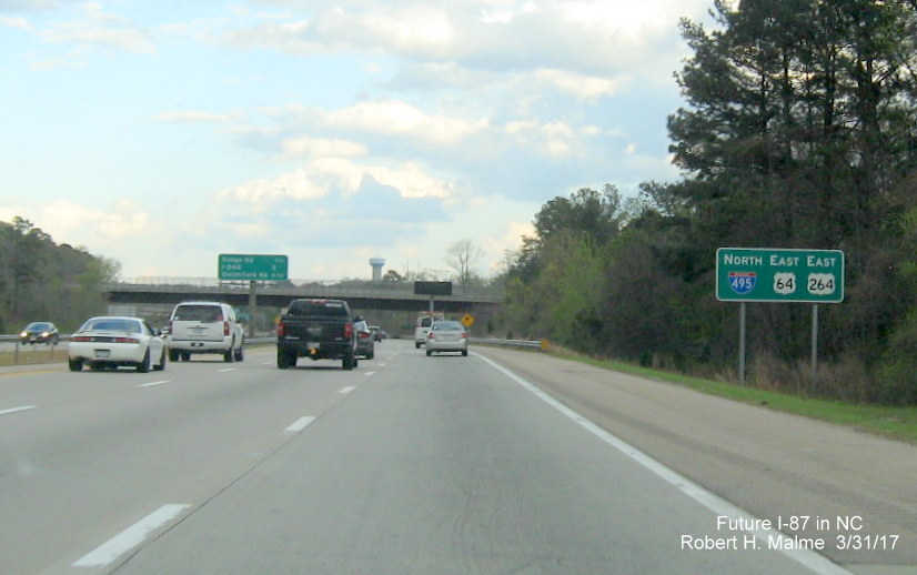 Image taken of I-495 North/US 64/264 East sign after the New Hope Rd exit on the Knightdale Bypass in Raleigh