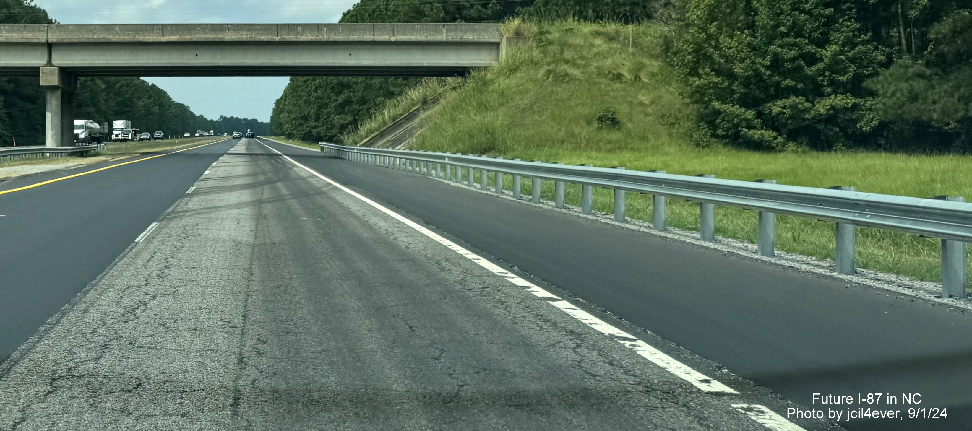 Image of widened right shoulder on US 64 West (Future I-87 South) near US 258, by 
          jcil4ever, September 2024