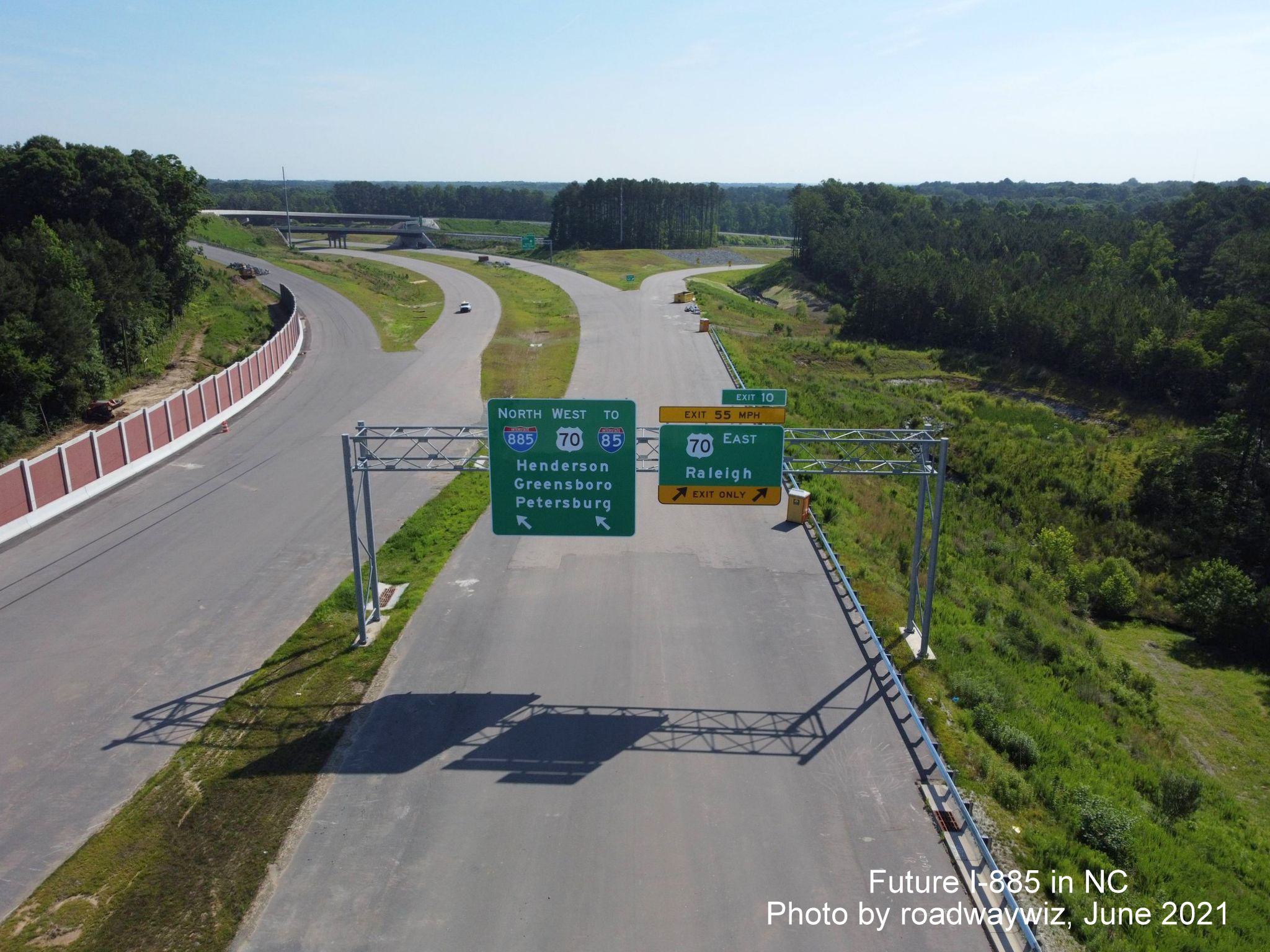 Image of overhead ramp and pull through signs on unopened I-885 North for US 70 exit in Durham, photo by roadwaywiz, June 2021