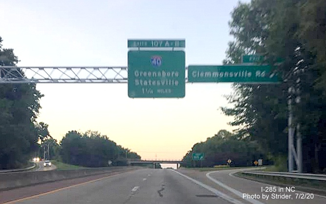 Image of overhead advance sign for I-40 exit on I-285 North without US 311 shield after route decommissioned south of Winston-Salem, photo by Strider, July 2020