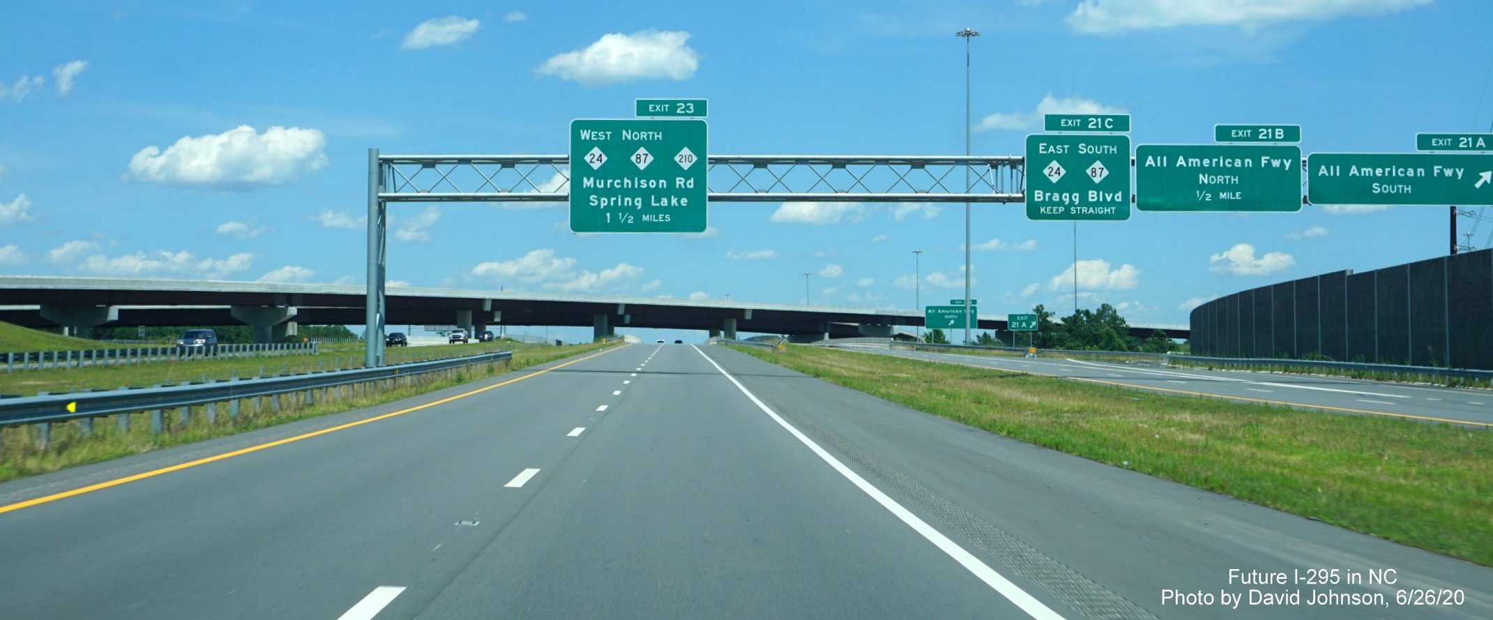 Image of overhead signage on I-295 North and along Bragg Blvd exit C/D ramp, by David Johnson June 2020