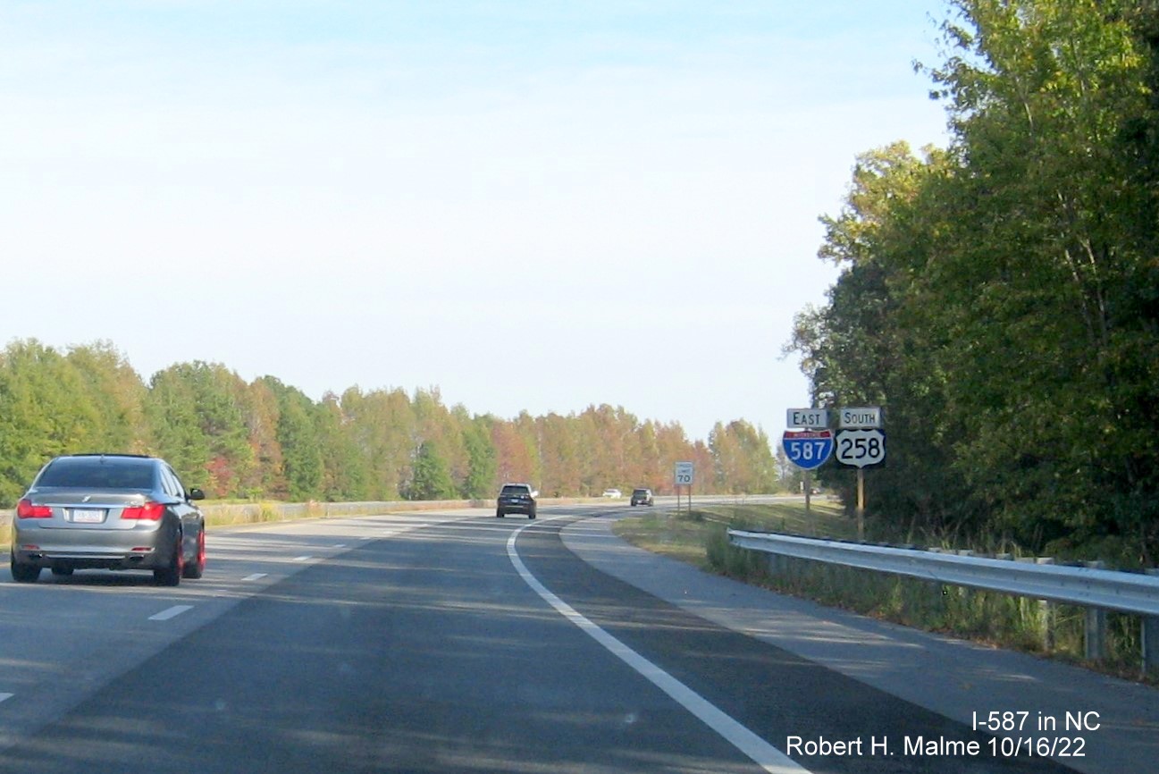 Image of East I-587/South US 258 reassurance markers between exits in Farmville, October 2022