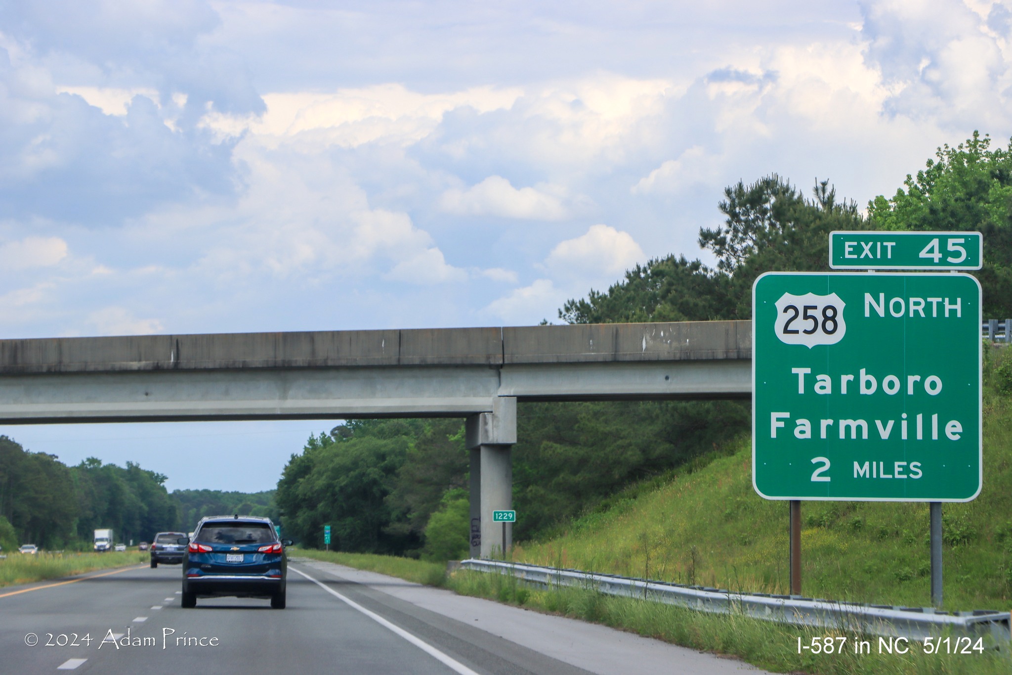 Image of new US 258 North 2 Miles advance sign with direction on I-587 East in Farmville, by Adam Prince, May 2024