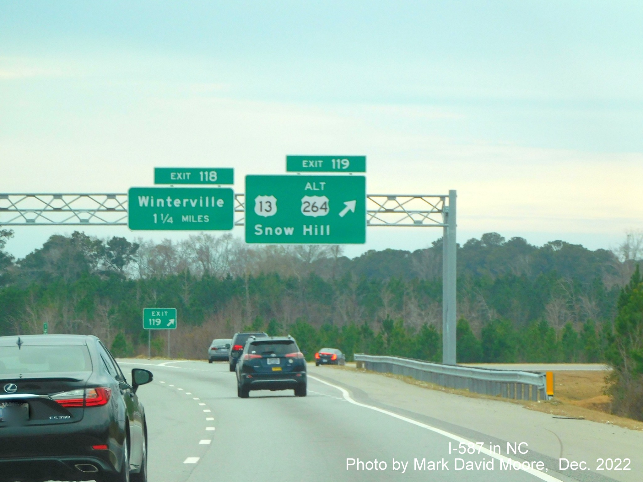Image of ground mounted 1/2 mile advance sign for I-587 West exit on US 264 East/NC 11 Bypass South in Greenville, photo by Mark David Moore, December 2022