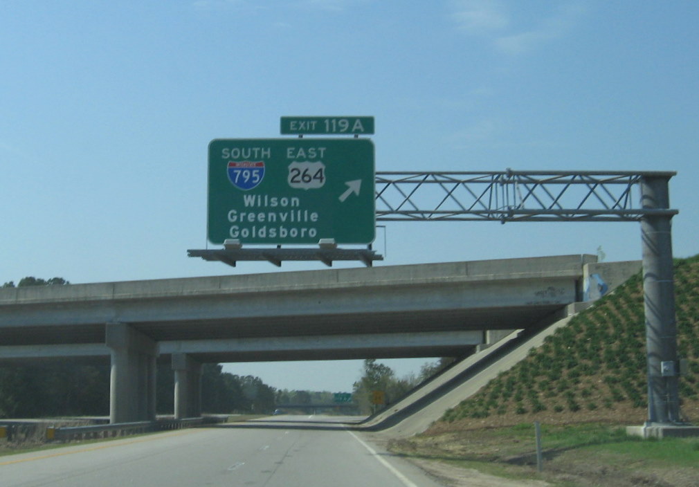 Photo of I-795 interchange signing along I-95 in Apr. 2010