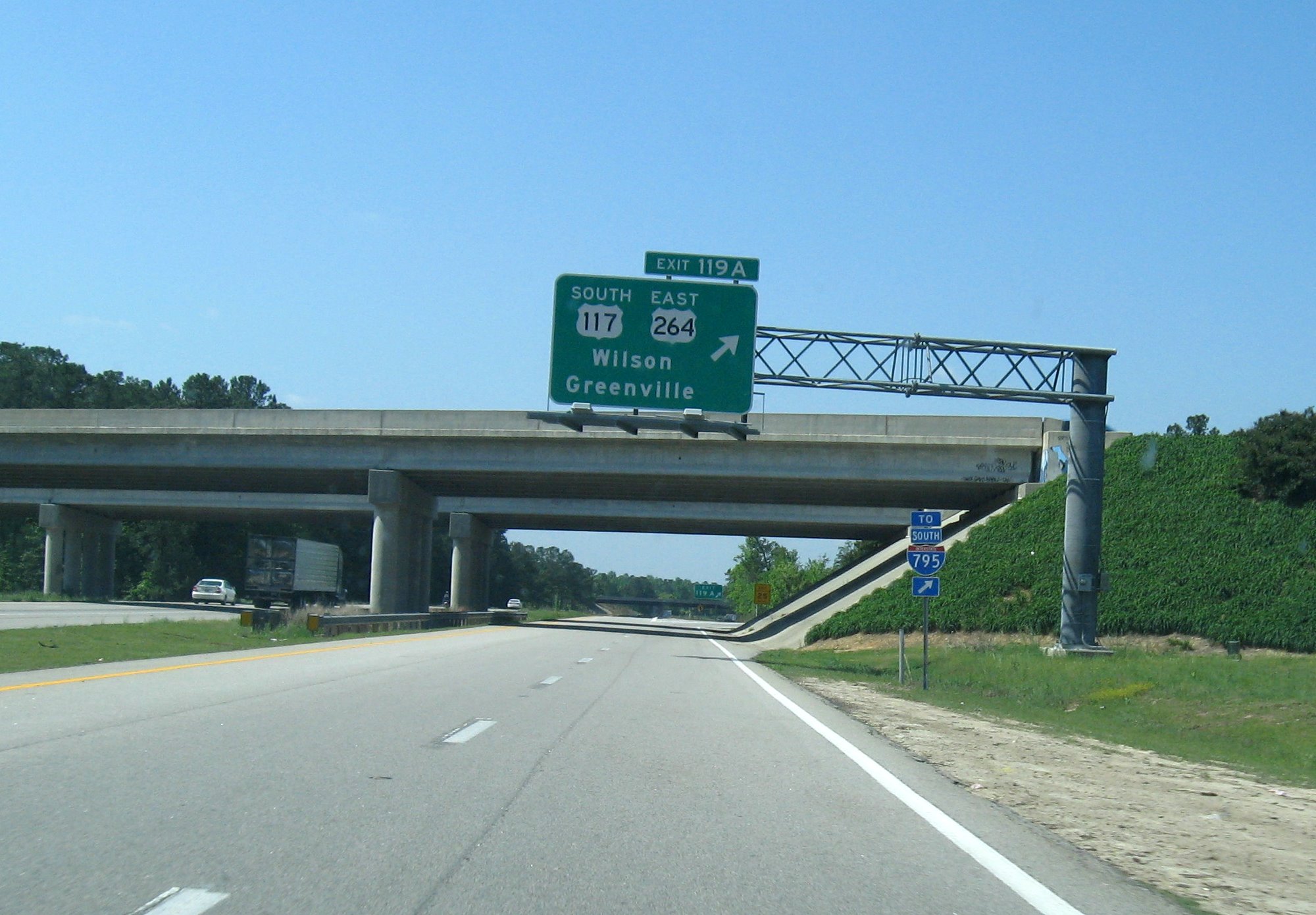 Photo of I-795 interchange signing along I-95 in May 2008