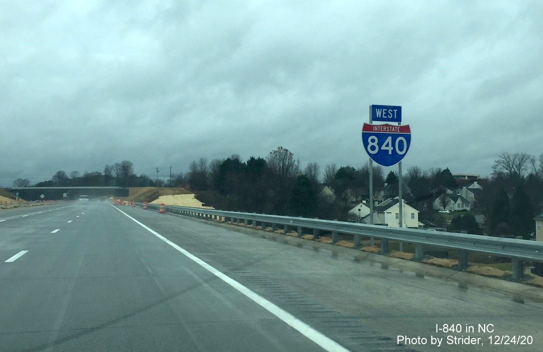 Image of West I-840 reassurance marker on newly opened stretch of Greensboro Loop between North Elm Street and Lawndale Drive, photo by Strider, December 2020