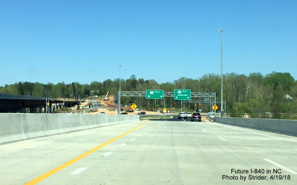 Image of overhead signage at end of ramp from I-840 East/Greensboro Urban Loop to US 220, by Strider