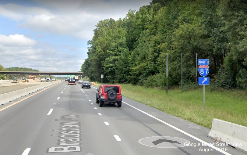 Google Maps Street View image of North I-87 trailblazer prior to ramp to I-87 North/I-440 West on I-40 West in Raleigh, taken August 2019