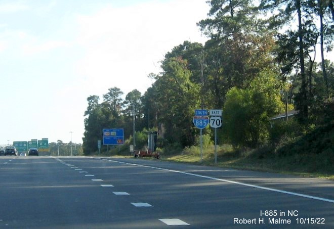 Image of second set of South I-885/East US 70 reassurance markers in Durham, October 2022