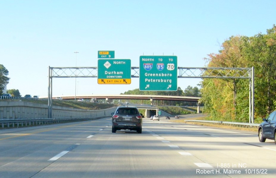 Image of North I-885 pull through sign at I-40 West exit in Research Triangle Park, October 2022