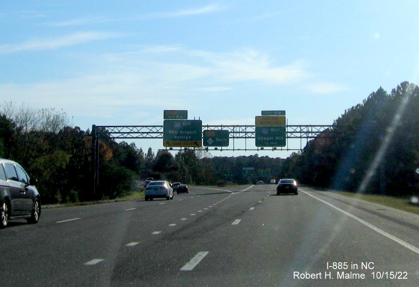 Image of overhead signage at the I-40 interchange, the end of South I-885/Durham Freeway, October 2022