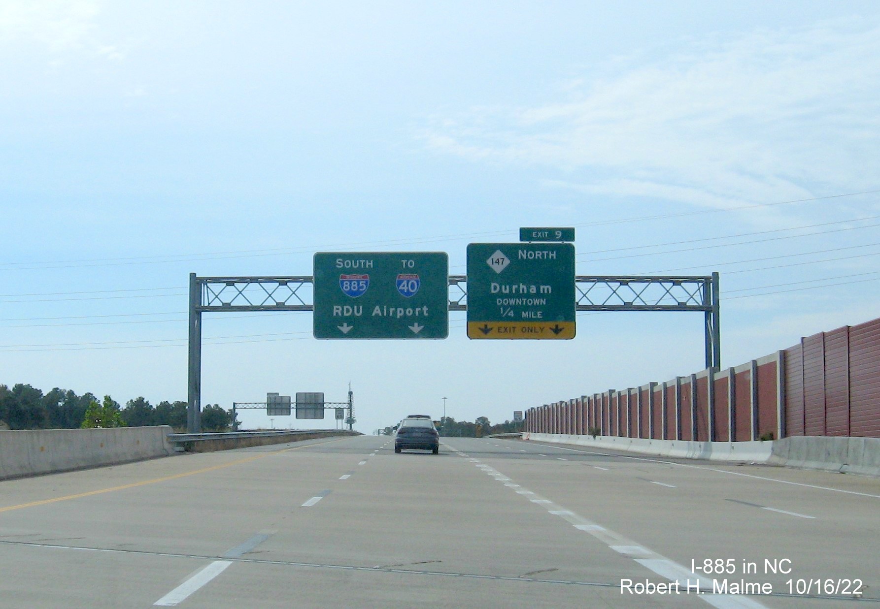 Image of overhead signage at start of East End Connector on I-885 South after East US 70 exit in Durham, October 2022