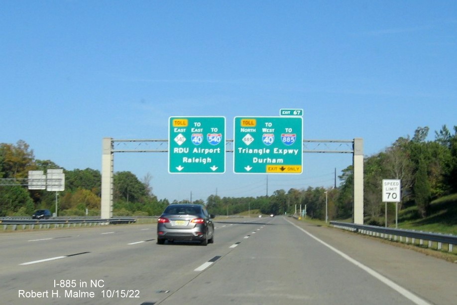 Image of the 1/2 mile advance arrow-per lane sign for NC 540 exits on NC 885 South/Triangle Expressway in Research Triangle Park, October 2022